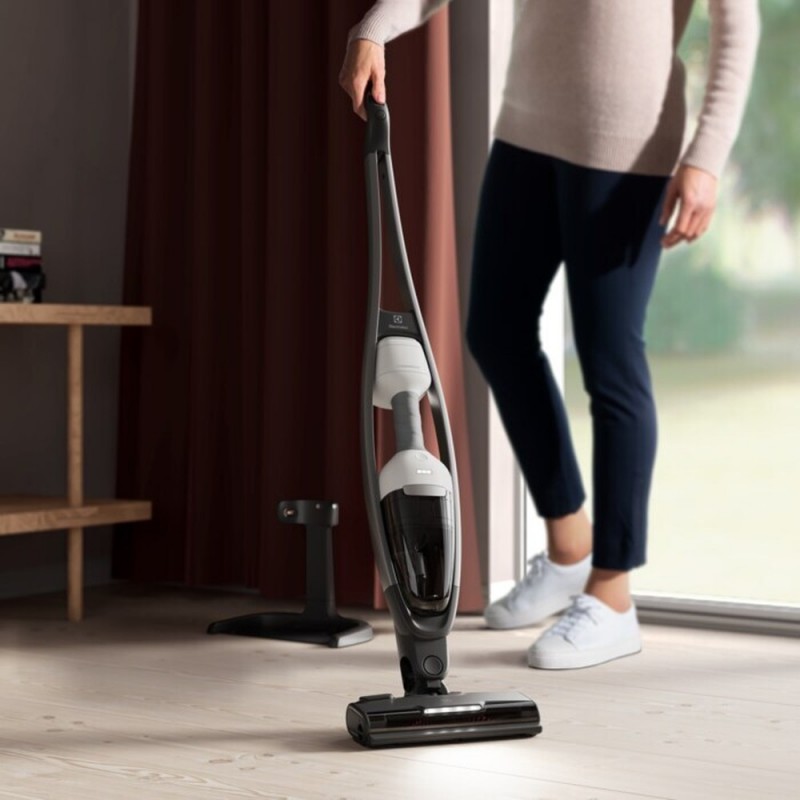 Аккумуляторный пылесос «2 в 1» Electrolux ES62HB25UV